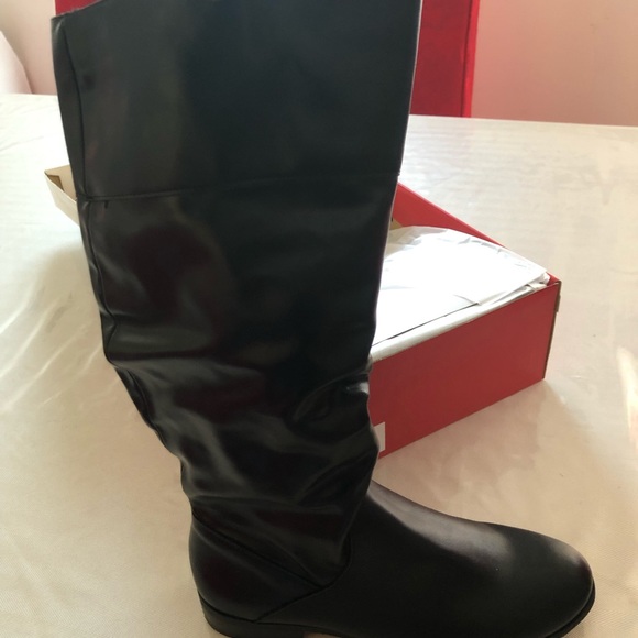 Boots - Picture 3 of 6